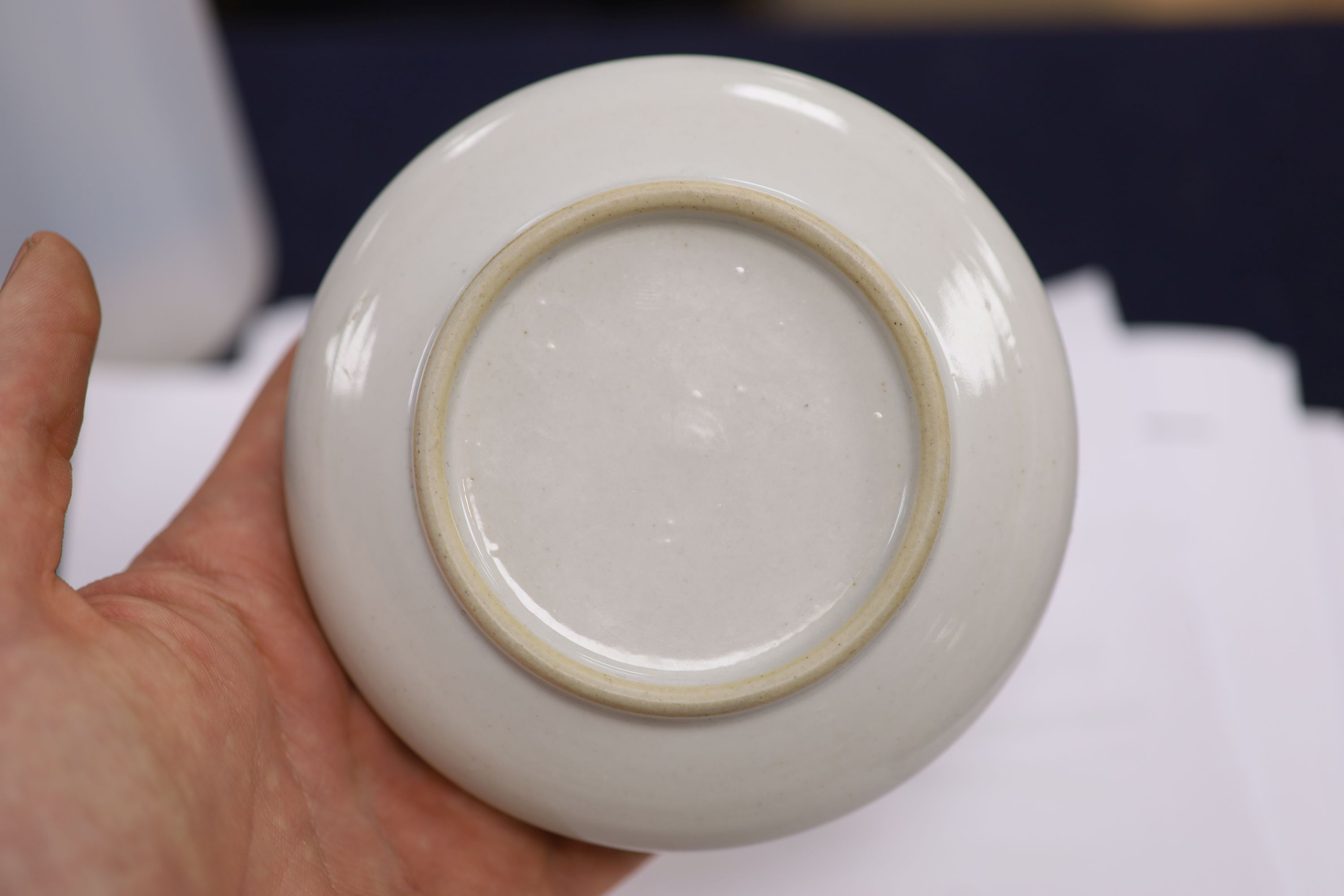 A Chinese enamelled porcelain brush washer, diameter 9.5cm 11.5cm